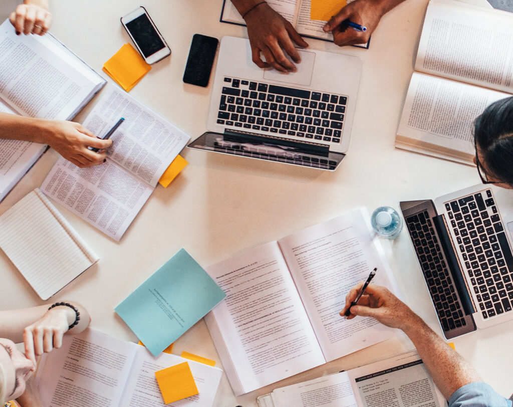 Kollaboratives Arbeiten an E-Learning-Inhalten mit Autorentools in einem Team-Setting