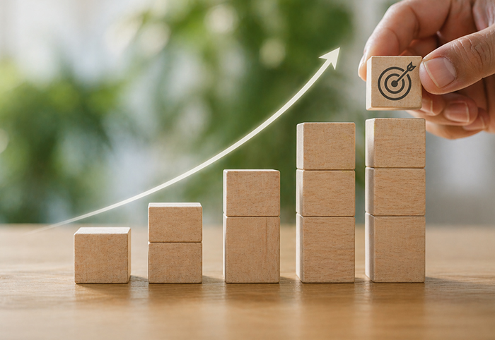 Holzklötzchen steigend aufeinandergestapelt